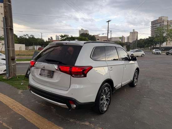 MITSUBISHI-OUTLANDER-2016