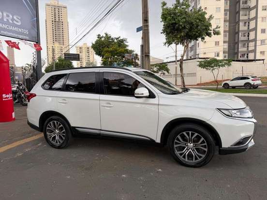 MITSUBISHI-OUTLANDER-2016