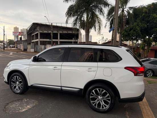 MITSUBISHI-OUTLANDER-2016