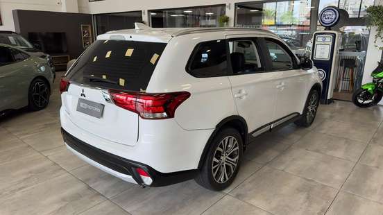 MITSUBISHI-OUTLANDER-2018