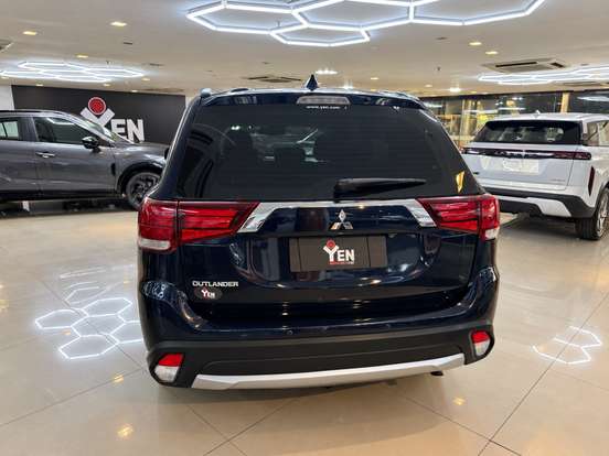 MITSUBISHI-OUTLANDER-2016