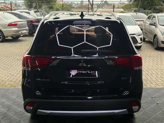 MITSUBISHI-OUTLANDER-3.0 GT 4X4 V6 24V GASOLINA 4P AUTOMÁTICO MITSUBISHI-OUTLANDER-2016