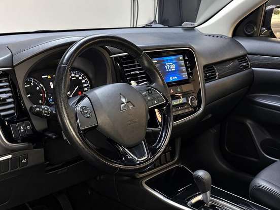 MITSUBISHI-OUTLANDER-2016
