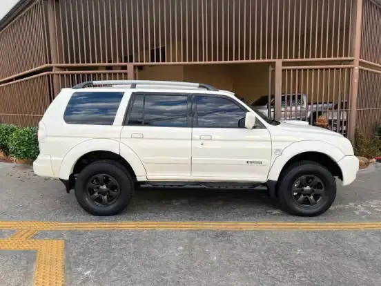 MITSUBISHI-PAJERO-2008