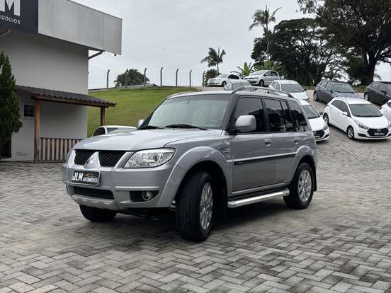 MITSUBISHI-PAJERO TR4-2.0 4X2 16V 140CV FLEX 4P MANUAL MITSUBISHI-PAJERO TR4-2011