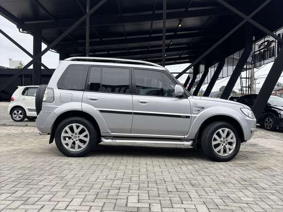 MITSUBISHI-PAJERO TR4-2.0 4X2 16V 140CV FLEX 4P MANUAL MITSUBISHI-PAJERO TR4-2011
