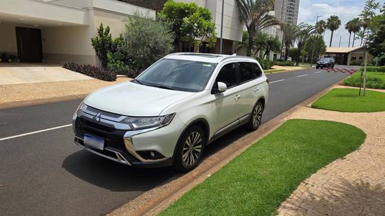 MITSUBISHI OUTLANDER 2.0 MIVEC GASOLINA HPE AUTOMÁTICO
