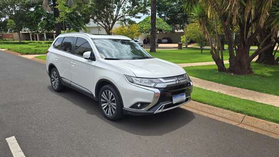 MITSUBISHI-OUTLANDER-2019