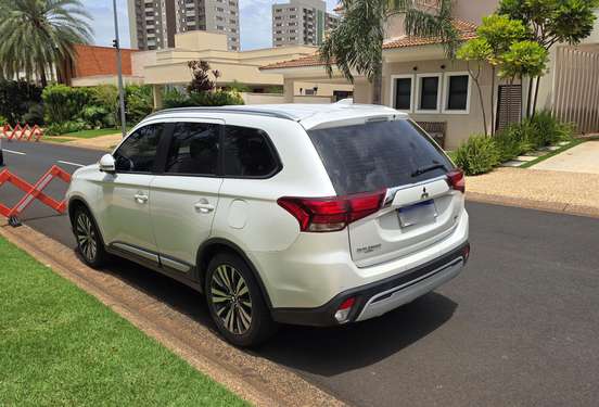 MITSUBISHI-OUTLANDER-2019