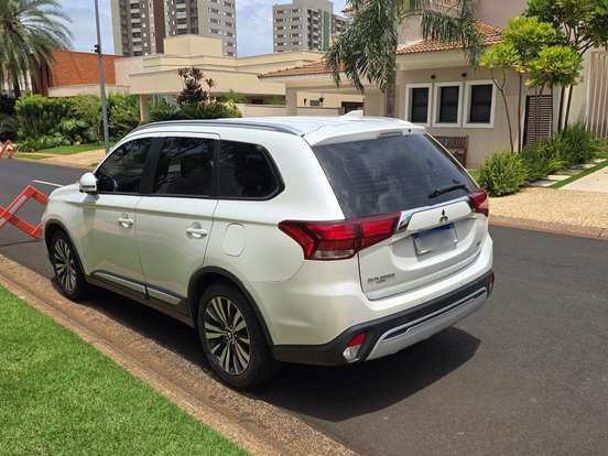 MITSUBISHI-OUTLANDER-2.0 MIVEC GASOLINA HPE AUTOMÁTICO MITSUBISHI-OUTLANDER-2019
