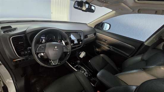 MITSUBISHI-OUTLANDER-2019