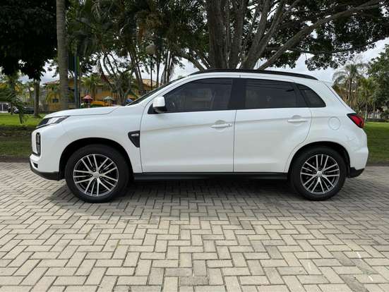 MITSUBISHI-OUTLANDER-2020