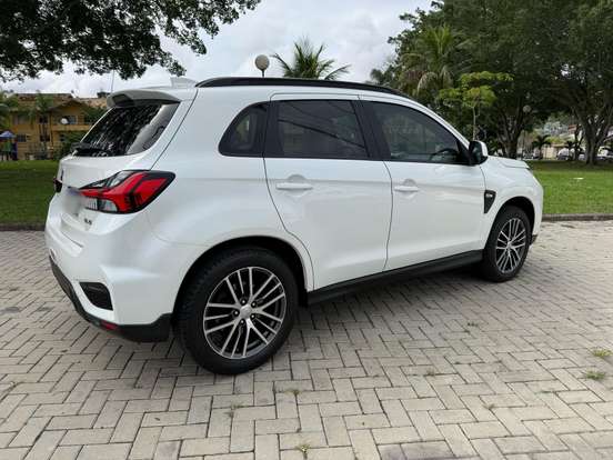 MITSUBISHI-OUTLANDER-2020