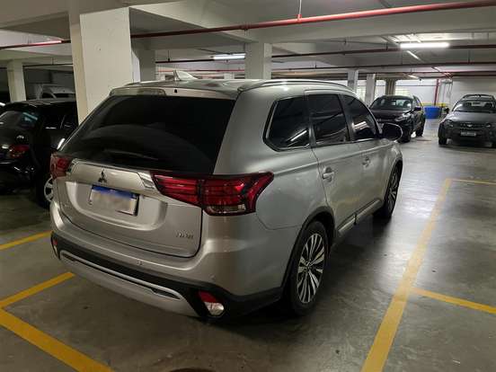 MITSUBISHI-OUTLANDER-2019