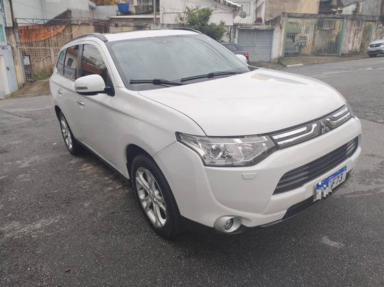 MITSUBISHI OUTLANDER 3.0 GT 4X4 V6 24V GASOLINA 4P AUTOMÁTICO