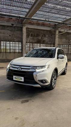 MITSUBISHI OUTLANDER 3.0 GT 4X4 V6 24V GASOLINA 4P AUTOMÁTICO
