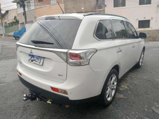 MITSUBISHI-OUTLANDER-2014