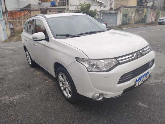 MITSUBISHI-OUTLANDER-3.0 GT 4X4 V6 24V GASOLINA 4P AUTOMÁTICO MITSUBISHI-OUTLANDER-2014