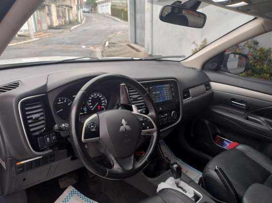 MITSUBISHI-OUTLANDER-3.0 GT 4X4 V6 24V GASOLINA 4P AUTOMÁTICO MITSUBISHI-OUTLANDER-2014