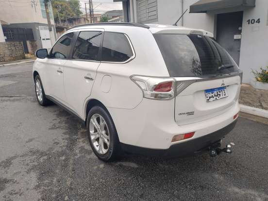 MITSUBISHI-OUTLANDER-3.0 GT 4X4 V6 24V GASOLINA 4P AUTOMÁTICO MITSUBISHI-OUTLANDER-2014