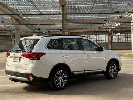 MITSUBISHI-OUTLANDER-3.0 GT 4X4 V6 24V GASOLINA 4P AUTOMÁTICO MITSUBISHI-OUTLANDER-2015