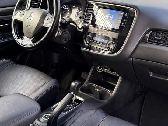 MITSUBISHI-OUTLANDER-3.0 GT 4X4 V6 24V GASOLINA 4P AUTOMÁTICO MITSUBISHI-OUTLANDER-2015