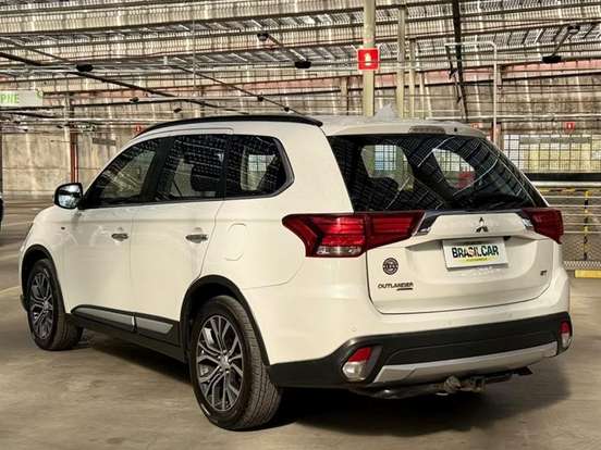 MITSUBISHI-OUTLANDER-3.0 GT 4X4 V6 24V GASOLINA 4P AUTOMÁTICO MITSUBISHI-OUTLANDER-2015