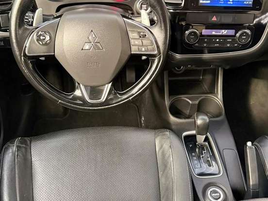MITSUBISHI-OUTLANDER-3.0 GT 4X4 V6 24V GASOLINA 4P AUTOMÁTICO MITSUBISHI-OUTLANDER-2015