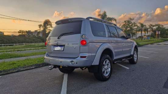 MITSUBISHI-PAJERO-2009