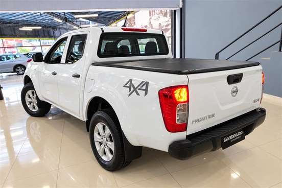 NISSAN-FRONTIER-2020