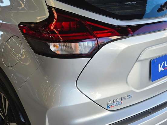 NISSAN-KICKS-2023
