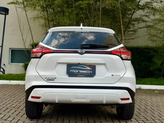 NISSAN-KICKS PLAY-2025
