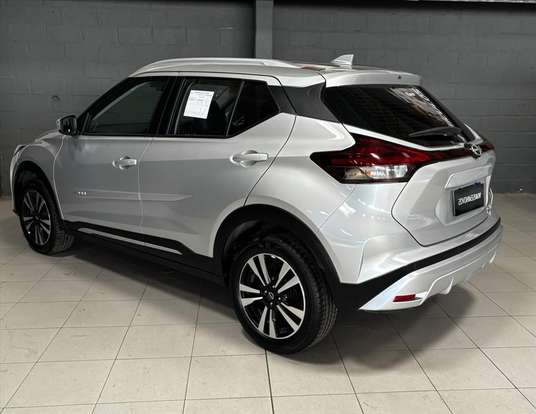 NISSAN-KICKS PLAY-2025