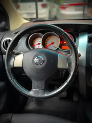 NISSAN-LIVINA-2013