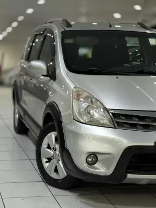 NISSAN-LIVINA-1.8 SL 16V FLEX 4P AUTOMÁTICO NISSAN-LIVINA-2010