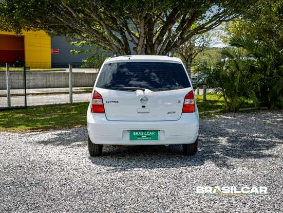 NISSAN-LIVINA-2012