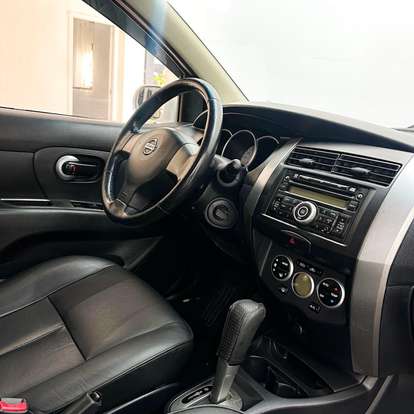 NISSAN-LIVINA-2012
