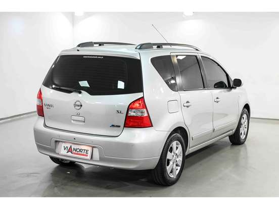 NISSAN-LIVINA-2011