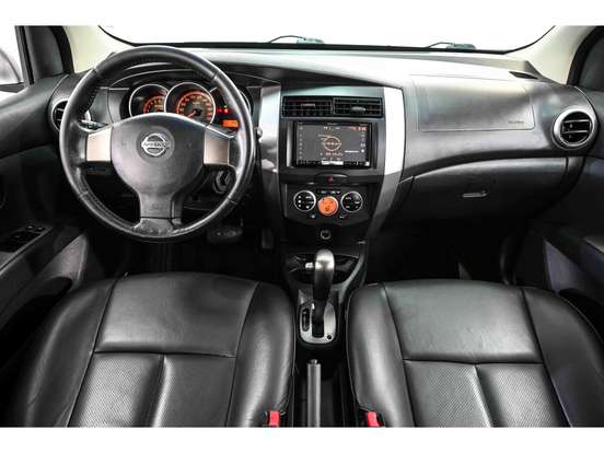 NISSAN-LIVINA-2011