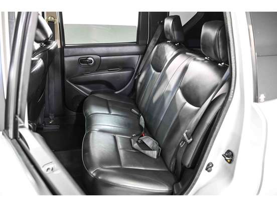 NISSAN-LIVINA-1.8 SL 16V FLEX 4P AUTOMÁTICO NISSAN-LIVINA-2011