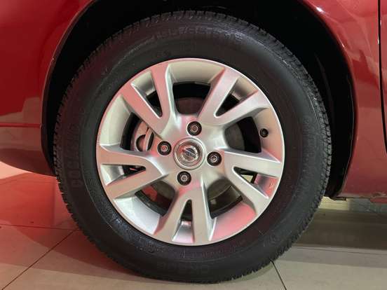NISSAN-LIVINA-2013