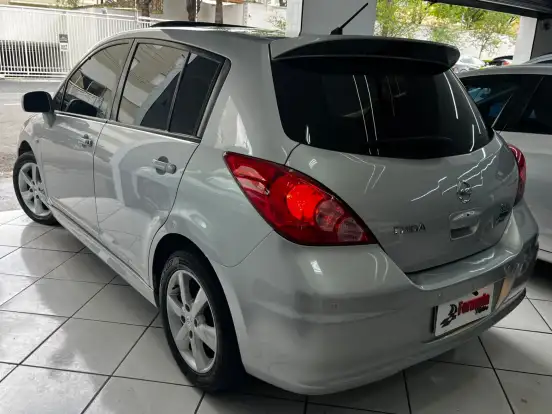 NISSAN-TIIDA-2011