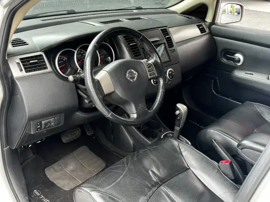 NISSAN-TIIDA-2011