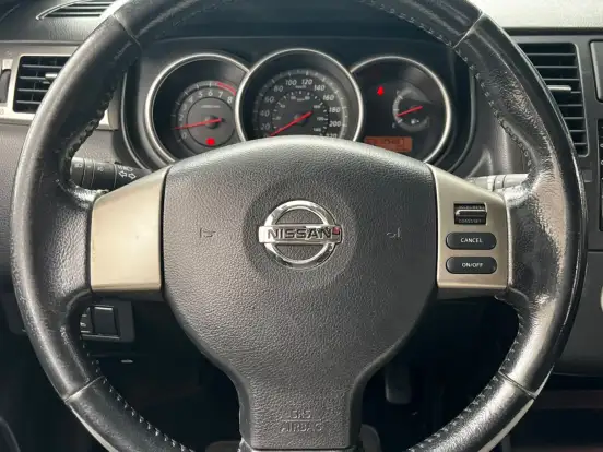 NISSAN-TIIDA-2011