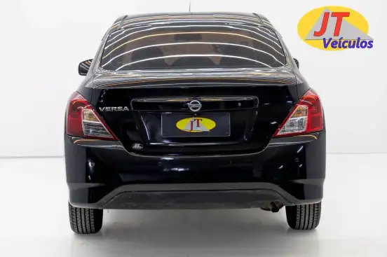 NISSAN-VERSA-2017