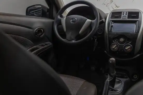 NISSAN-VERSA-2017