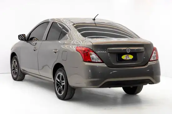 NISSAN-VERSA-2016