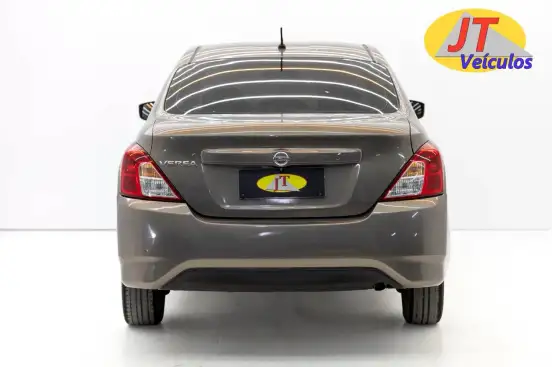 NISSAN-VERSA-2016
