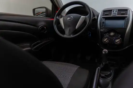 NISSAN-VERSA-2016