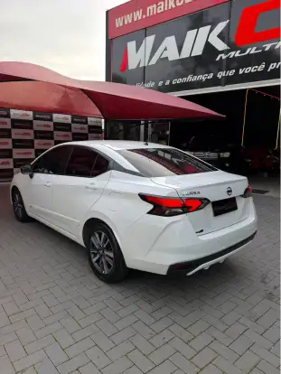 NISSAN-VERSA-2020
